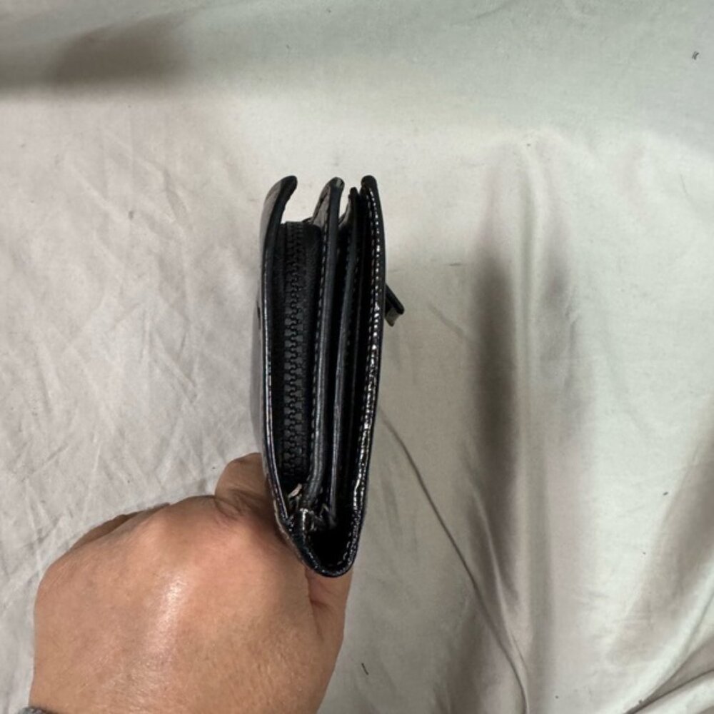 Gucci GG Patent Leather Zip Around Wallet - Picture 3 of 8